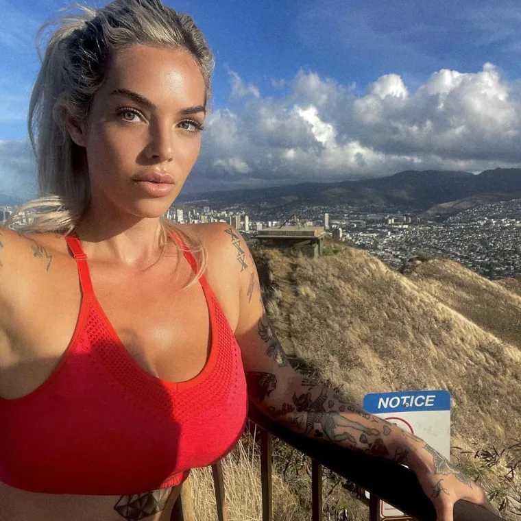 "To je jedan od najpoznatijih brendova na svijetu i tako sam sretna &scaron;to ga mogu ponosno predstavljati. Uvijek sam se divila legendarnim ženama koje su krasile naslovnice Playboya i ostvarenje je sna biti dio te grupe", nastavila je Mayra.