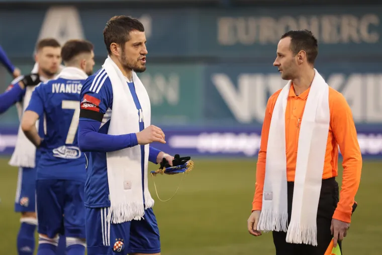 Kakva gesta: Igrači Dinama i Istre na teren iza&scaron;li s detaljem na koji bi Ćiro bio ponosan