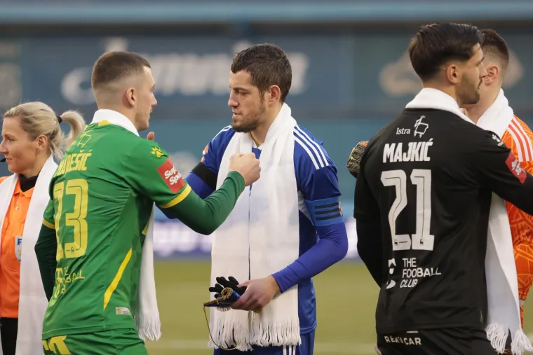 Kakva gesta: Igrači Dinama i Istre na teren iza&scaron;li s detaljem na koji bi Ćiro bio ponosan