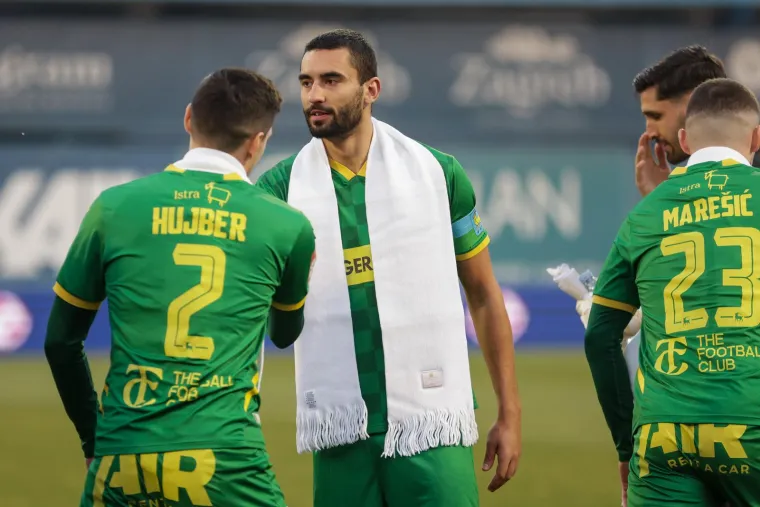 Kakva gesta: Igrači Dinama i Istre na teren iza&scaron;li s detaljem na koji bi Ćiro bio ponosan