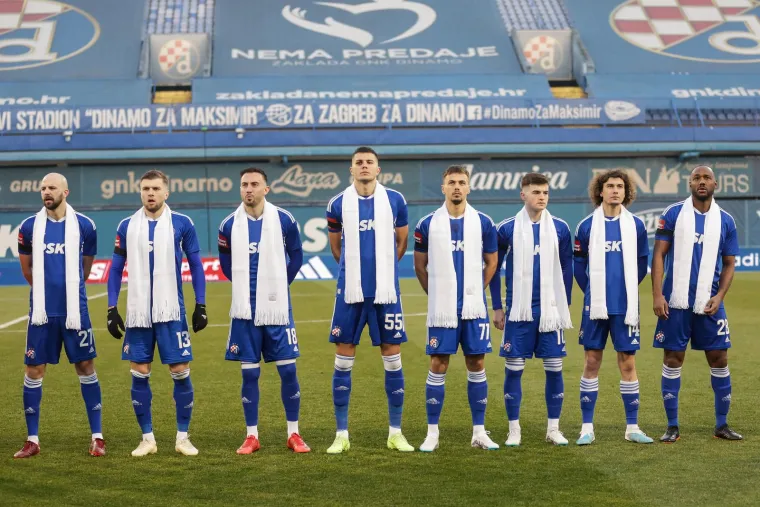 Kakva gesta: Igrači Dinama i Istre na teren iza&scaron;li s detaljem na koji bi Ćiro bio ponosan
