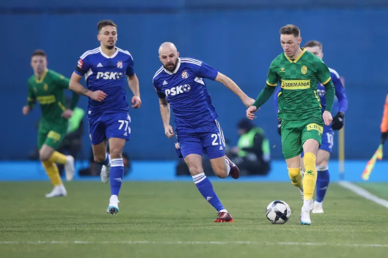 Dinamo je u srijedu izgubio u Puli, a do kraja prvenstva ostalo je 11 kola u kojima Dinamo braniti devet bodova prednosti. U nastavku vam donosimo raspored oba kluba, pa sami procijenite ima li &scaron;anse da se dogodi čudo i Plavi ispuste veliku prednost.