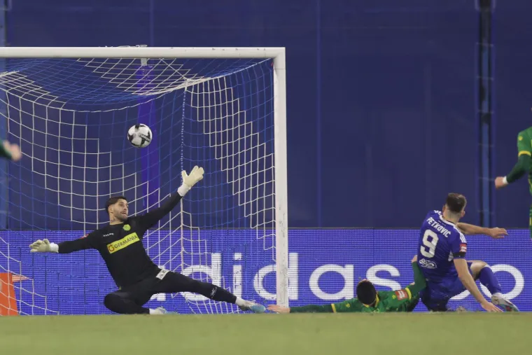 Pregledom VAR-a ustanovljen je kako je &Scaron;pikić ipak bio u zaleđu prilikom proigravanja Ivanu&scaron;eca. Drugi put je &Scaron;pikić dobio loptu na desnom krilu i zatim odlično ubacio za Petkovića koji je utrčao u kazneni prostor i lijepo poentirao no ponovno je reakcija VAR-a spasila Puljane i zadržala ih u igri za pozitivnim rezultatom.