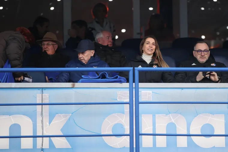 Pobjedu Dinama Mirko Bari&scaron;ić pratio je u dru&scaron;tvu supruge, a jedna druga dama sjedila je između njega i Kre&scaron;imira Antolića