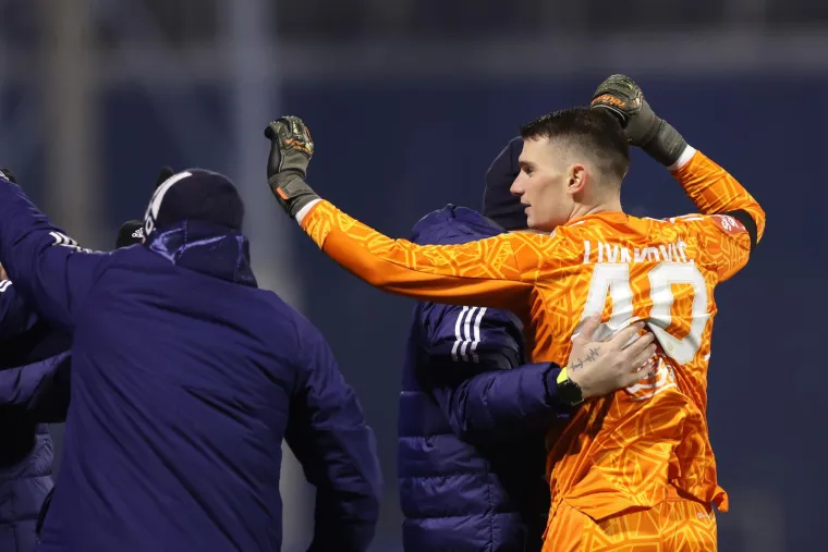 Pobjedu Dinama Mirko Bari&scaron;ić pratio je u dru&scaron;tvu supruge, a jedna druga dama sjedila je između njega i Kre&scaron;imira Antolića