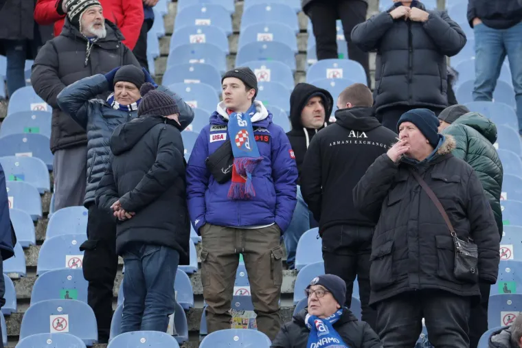 Pobjedu Dinama Mirko Bari&scaron;ić pratio je u dru&scaron;tvu supruge, a jedna druga dama sjedila je između njega i Kre&scaron;imira Antolića