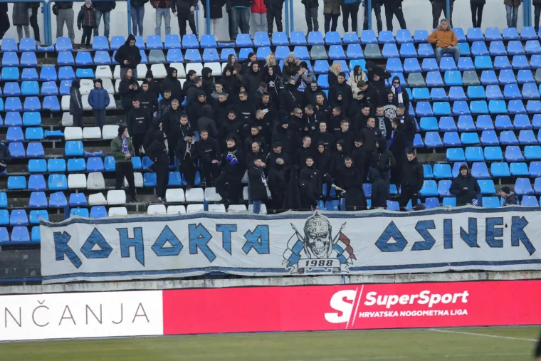 Te&scaron;ka ozljeda zvijezde Osijeka zasjenila remi u Gradskom vrtu: Kolima hitne pomoći prevezen u bolnicu