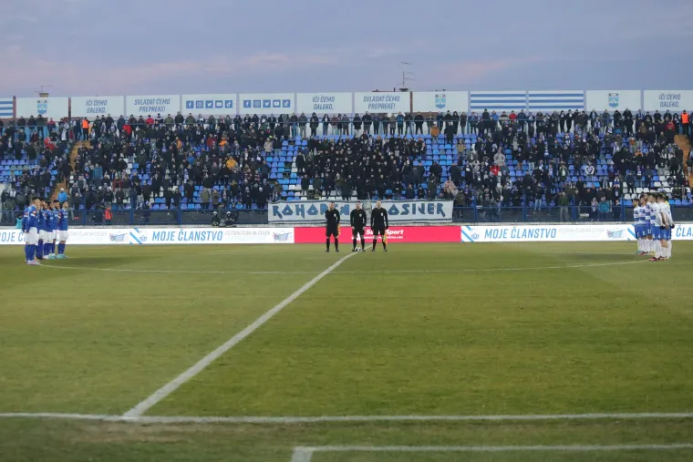 Te&scaron;ka ozljeda zvijezde Osijeka zasjenila remi u Gradskom vrtu: Kolima hitne pomoći prevezen u bolnicu