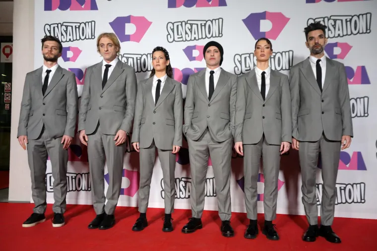 Izvođači se pokazali na crvenom tepihu i otkrili u kakvim će kombinacijama u bitku za glasove