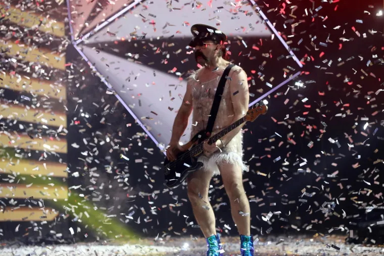 Rakete, Lenjin, ruže u stražnjici...: Ovako je izgledao spektakularan nastup Let 3 na Dori
