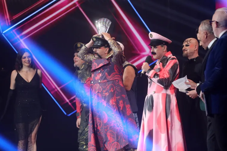 Rakete, Lenjin, ruže u stražnjici...: Ovako je izgledao spektakularan nastup Let 3 na Dori