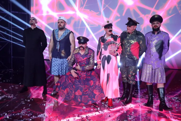 Rakete, Lenjin, ruže u stražnjici...: Ovako je izgledao spektakularan nastup Let 3 na Dori