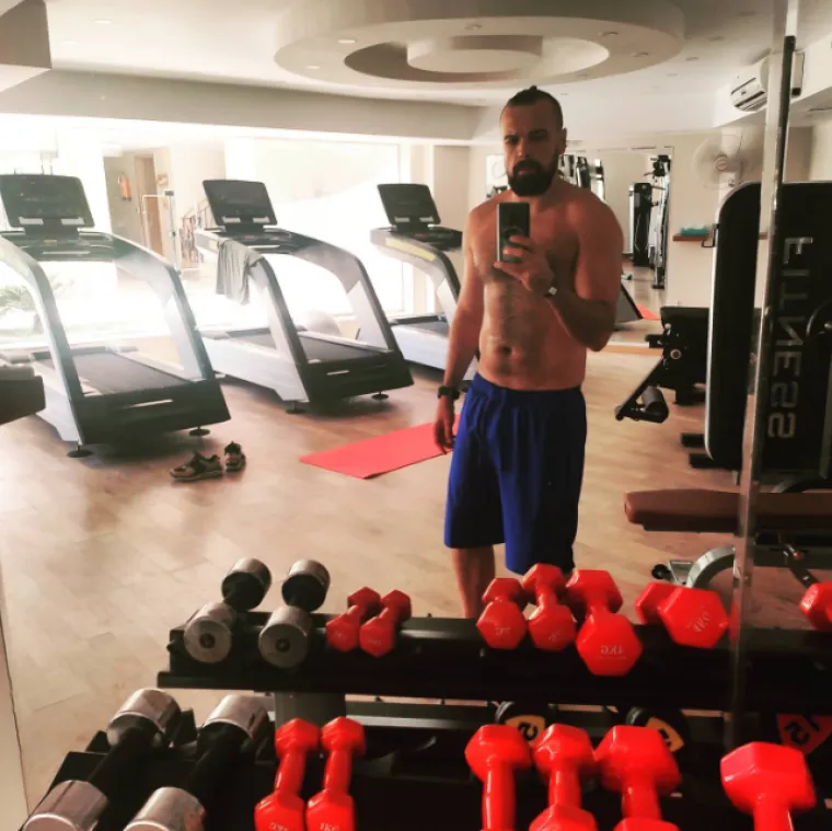 Nije nikakvo čudo što je Hedviga 'odlijepila' za njim: Zoran iz 'Braka na prvu' često je bez majice, a ima se čime i pohvaliti