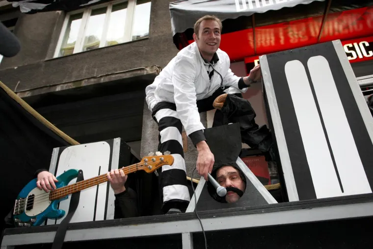 Ispucavali čepove iz stražnjice, napuhivali kondome, dijelili janjetinu... Ovo je Best of Let 3