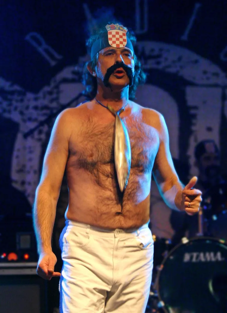 Ispucavali čepove iz stražnjice, napuhivali kondome, dijelili janjetinu... Ovo je Best of Let 3