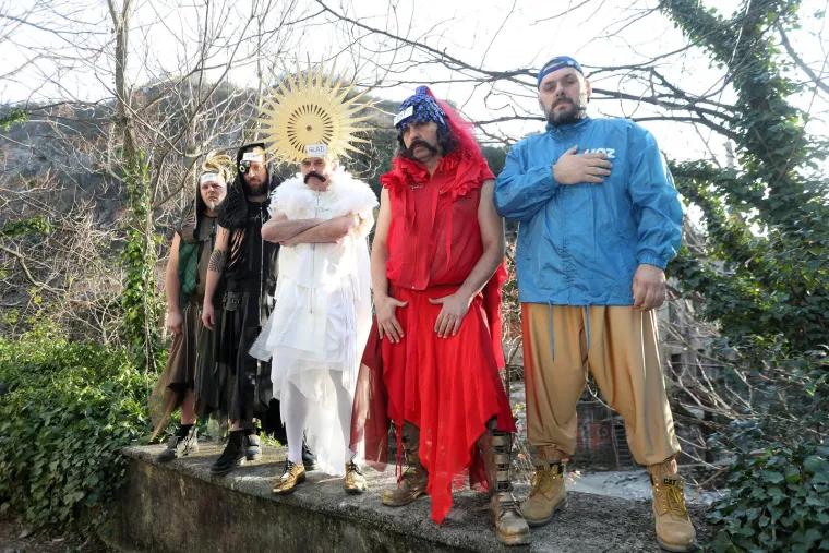 Ispucavali čepove iz stražnjice, napuhivali kondome, dijelili janjetinu... Ovo je Best of Let 3