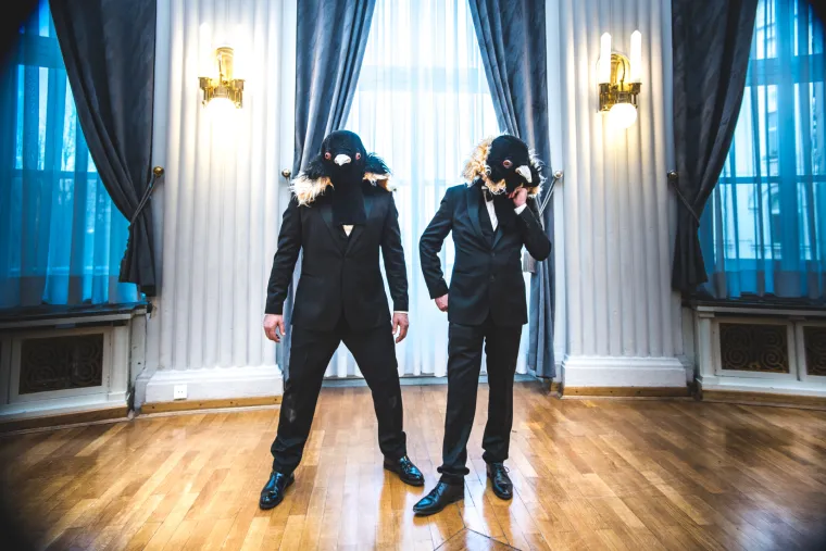 No, misterij značenja "&Scaron;Č" jo&scaron; uvijek nije u potpunosti rije&scaron;en. Naime, Mrle i Prlja su u intervjuu za N1 otkrili kako "&Scaron;Č" može označavati i krvnu grupu, ali da to također može biti i uzdisaj pri orgazmu ili meditaciji. Dakle, značenje je slobodno za interpretaciju.