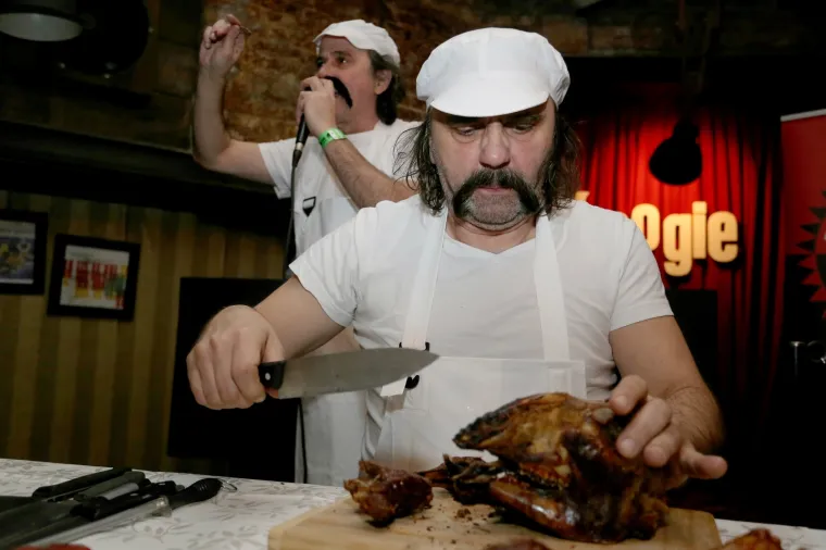 Let 3 slovio je za jedne od favorita od prvog trenutka kada su objavili da su se prijavili na Doru. Barem mjesec dana prije počeli su dizati hype oko svoje pjesme te su s obožavateljima dijelili snimke s priprema i neke detalje nastupa.