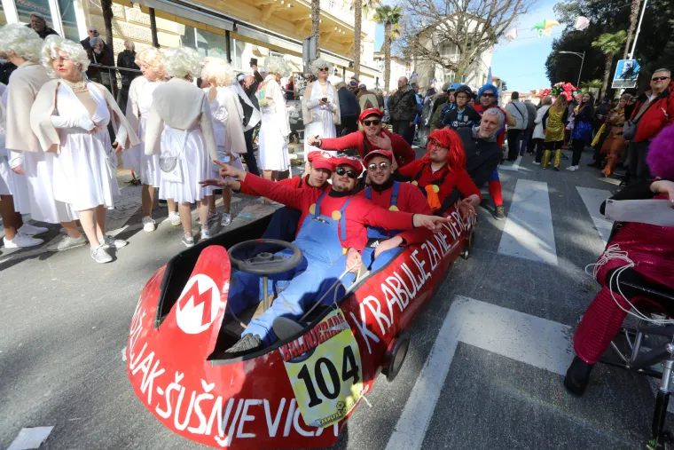 Divovska rola WC papira, Super Mario i Spiderman - svi su se danas kotrljali po Opatiji