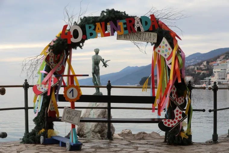 Divovska rola WC papira, Super Mario i Spiderman - svi su se danas kotrljali po Opatiji