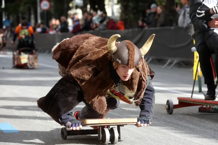 Divovska rola WC papira, Super Mario i Spiderman - svi su se danas kotrljali po Opatiji