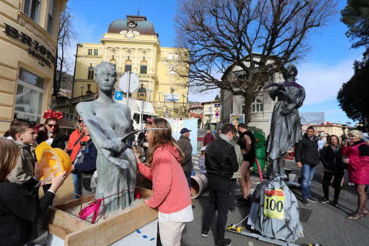 Divovska rola WC papira, Super Mario i Spiderman - svi su se danas kotrljali po Opatiji