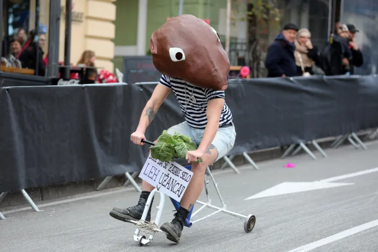 Divovska rola WC papira, Super Mario i Spiderman - svi su se danas kotrljali po Opatiji