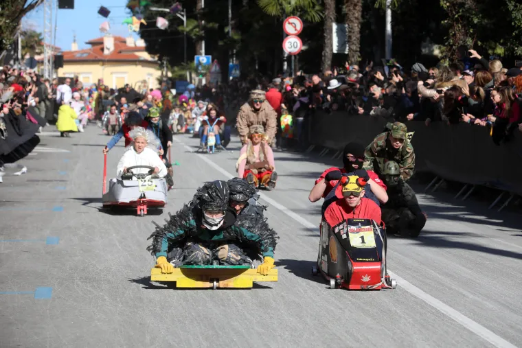 Divovska rola WC papira, Super Mario i Spiderman - svi su se danas kotrljali po Opatiji