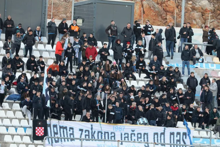 Pogledajte transparent koji je Armada posvetila Ćiri Blaževiću: 'Znaš, sine, jedna stvar nema cijenu'