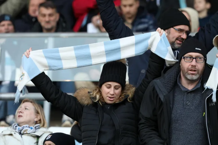 Pogledajte transparent koji je Armada posvetila Ćiri Blaževiću: 'Znaš, sine, jedna stvar nema cijenu'