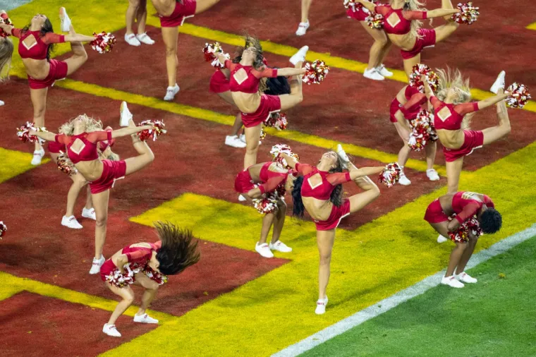 Cheerleadersice zapalile Super Bowl LVII