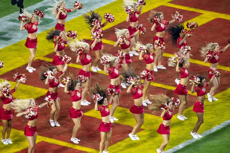 Cheerleadersice zapalile Super Bowl LVII