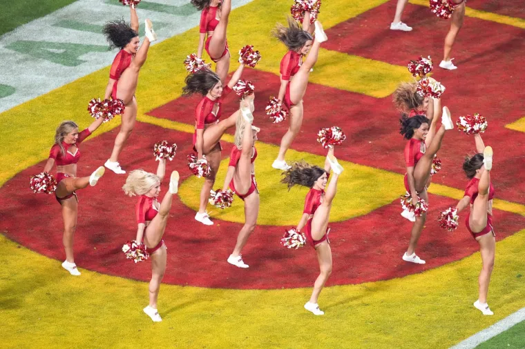 Cheerleadersice zapalile Super Bowl LVII