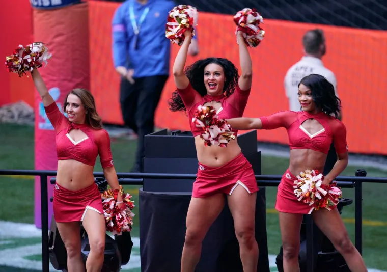 Cheerleadersice zapalile Super Bowl LVII