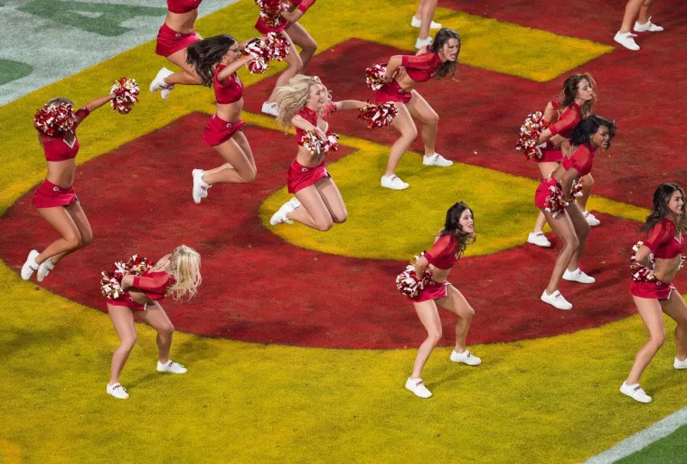 Cheerleadersice zapalile Super Bowl LVII