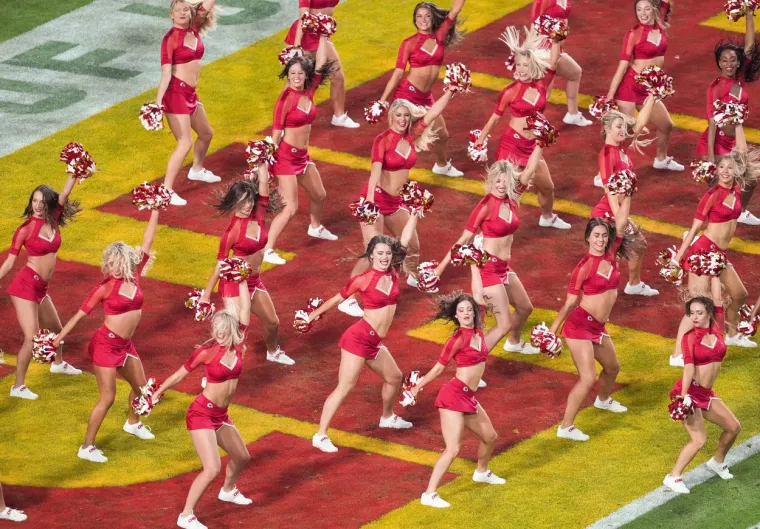 Cheerleadersice zapalile Super Bowl LVII