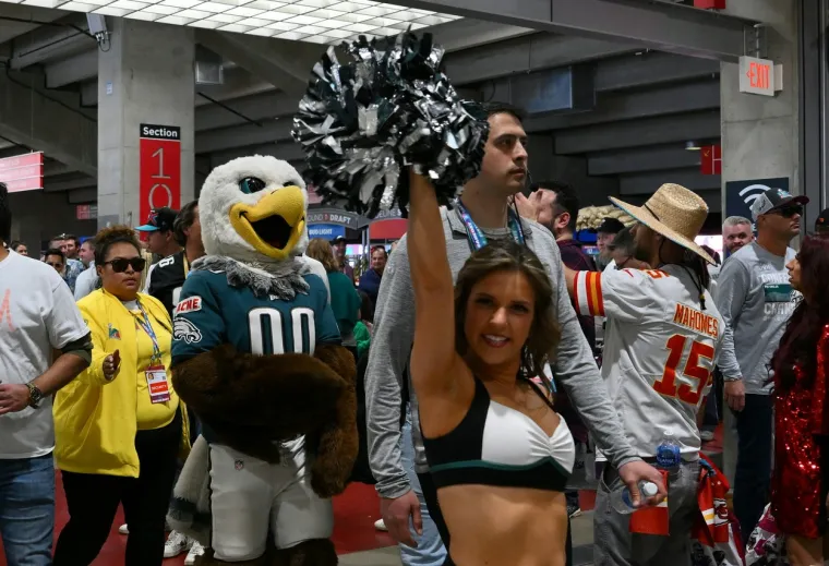 Cheerleadersice zapalile Super Bowl LVII