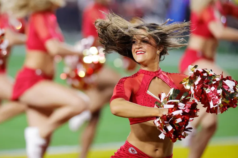 Cheerleadersice zapalile Super Bowl LVII