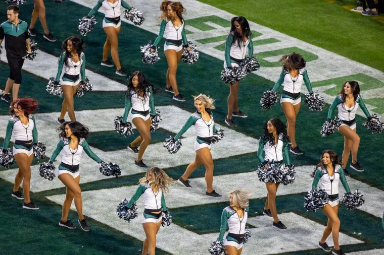 Cheerleadersice zapalile Super Bowl LVII