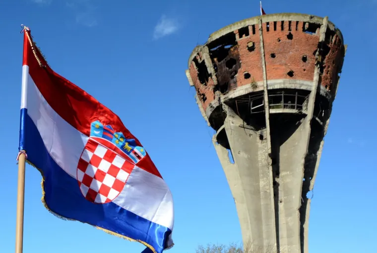 Godine 1991. započeo je Domovinski rat u kojemu je poginulo više od 8000 hrvatskih branitelja i više od 5500 civila. Pritom je nestalo preko 1000 ljudi, što hrvatskih branitelja, što civila, koji se još uvijek vode kao nestali.