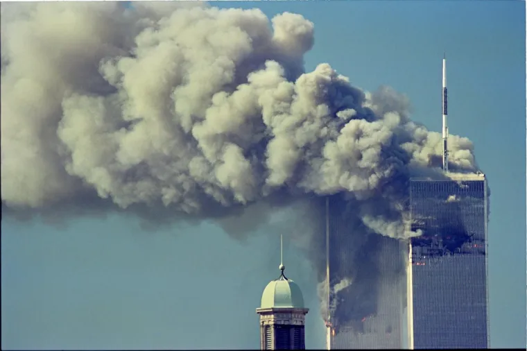 Dana 11. rujna 2001. došlo je do terorističkih napada u New Yorku, a događaj je poznatiji po nazivu 9/11. Devetnaest osoba u službi Al-Qaide otelo je četiri američka zrakoplova. Dva su udarila u Svjetski trgovački centar (WTC) na Manhattanu u New Yorku, po jedan u svaki neboder u 17 minuta razlike, nakon čega su se ubrzo oba nebodera srušila. Pritom je poginulo 3000 ljudi, a ranjeno je njih 6000.