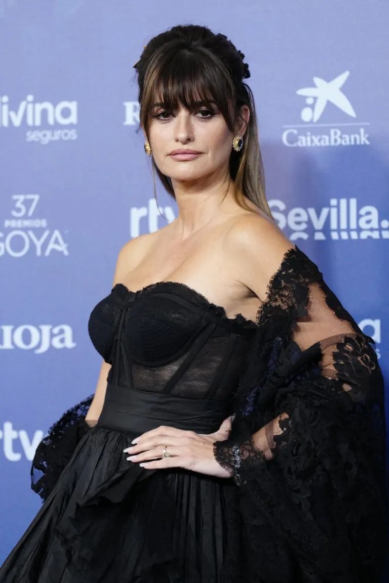 Sestre Cruz ukrale svu pažnju na dodjeli nagrada u &Scaron;panjolskoj: Monica i Penelope u crnim izdanjima odu&scaron;evile prisutne