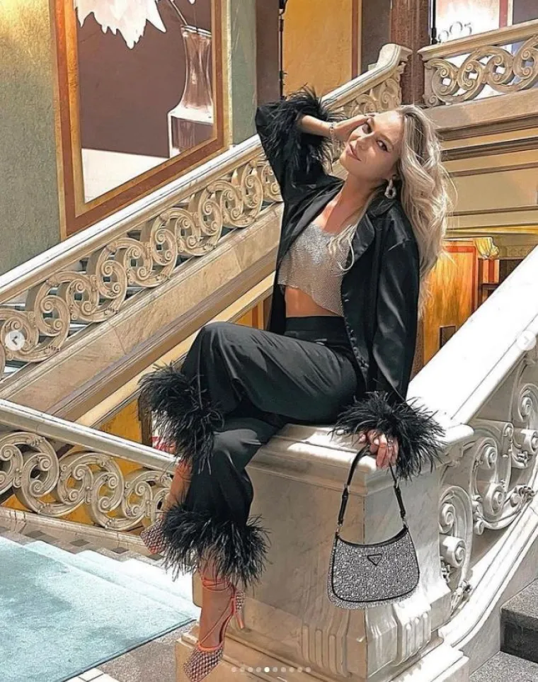 Sonja Kovač uoči Valentinova uživala u naručju dragog zaručnika, a on iskoristio trenutak pa je uhvatio za stražnjicu