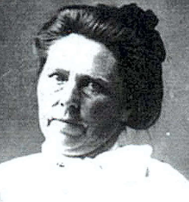 Belle Gunness; Rođena: 1859.; Umrla: 1908.:  Belle Gunness bila je jedna od najbolesnijih i najproduktivnijih američkih serijskih ubojica. Visoka 1.83 metra (što je i danas mnogo, a u ono vrijeme bilo je divovsko),  teža  od 91 kg, bila je impozantna i moćna žena norveškog podrijetla. Vjerojatno je u različito vrijeme ubila oba muža i svu svoju djecu, ali je sigurno da je ubila većinu svojih udvarača, momaka i svoje dvije kćeri, Myrtle i Lucy. Motiv je bio pohlepa, čista i jednostavna; police životnog osiguranja i imovina ukradena ili prevarena od njezinih udvarača postali su njezin izvor prihoda. Većina izvještaja navodi da je broj njezinih žrtava više od 20 tijekom nekoliko desetljeća, a neki tvrde da je više od 100 ljudi. Nedosljednosti tijekom njezine obdukcije; leš je navodno bio pet centimetara niži od Belle, utrle su put da Belle Gunnes  uđe u američki kriminalni folklor.