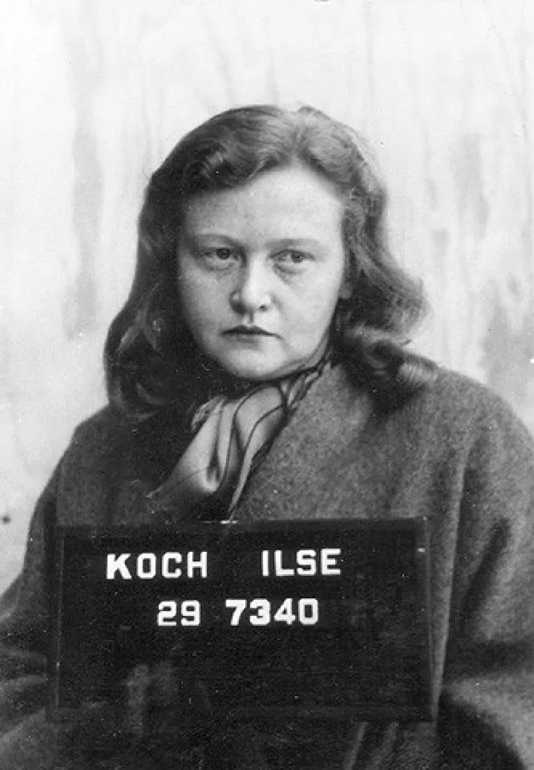 Ilse Koch; Rođena: 1906.; Umrla: 1967.: “Die Hexe von Buchenwald” vještica iz Buchenwalda ili “Buchenwälder Schlampe” kučka iz Buchenwalda bila je supruga Karla Kocha, zapovjednika koncentracijskih logora Buchenwald od 1937. do 1941. i Majdanek od 1941. do 1943. Opijena moći. koju je pružao njezin muž, uživala je u mučenju i opscenosti. Ozloglašena po svojim suvenirima; tetovaže skinute s ubijenih logoraša, njezina je reputacija razvratnice dobro zaslužena. Nakon što je 1940. izgradila zatvorenu sportsku arenu, s 250.000 maraka ukradenih od zatvorenika, Ilsa je unaprijeđena u Oberaufseherin ili &quot;glavnu nadglednicu&quot; nekolicine čuvarica u Buchenwaldu. Počinila je samoubojstvo objesivši se u ženskom zatvoru Aichach 1. rujna 1967. godine.