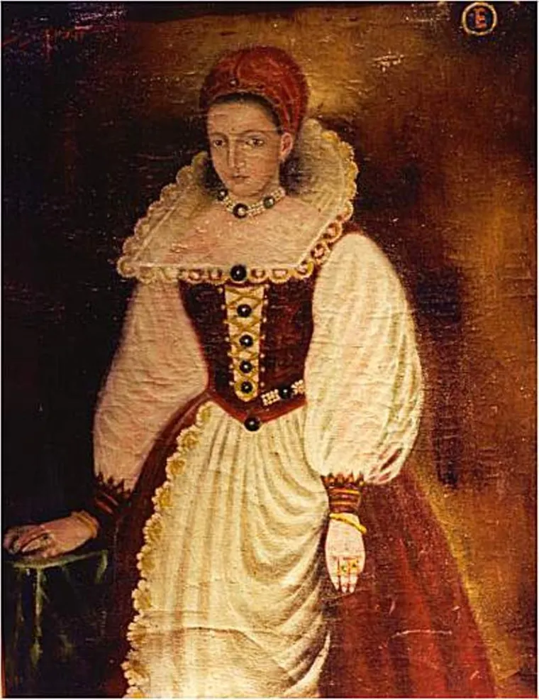 Elizabeth Bathory;  Rođena: 1560.; Umrla: 1614. 
Grofica Elizabeth Bathory smatra se najzloglasnijom serijskom ubojicom u mađarsko-slovačkoj povijesti. Godinama su kružile glasine o nestalim seljankama; ponudila bi im dobro plaćeni posao u dvorcu, a nikad ih više nisu vidjeli. Jedna od tih glasina doprla je do ušiju kralja Matije II., koji je poslao skupinu ljudi u golemi dvorac Csejthe. Muškarci su pronašli jednu djevojku mrtvu i jednu na samrti. Jedna je pronađena ranjena, a ostale zatvorene. Opisani zločini, prikupljeni iz iskaza svjedoka, uključuju; teška premlaćivanja u duljim vremenskim razdobljima, korištenje igala, spaljivanje ili sakaćenje ruku, ponekad i lica i genitalija, grickanje mesa s lica, ruku i drugih dijelova tijela te izgladnjivanje žrtava. Smatra se da se ukupan broj žrtava broji u stotinama tijekom razdoblja od dvadeset pet godina. Zbog svog društvenog statusa nikad nije izvedena pred sud, već je do smrti ostala u kućnom pritvoru u jednoj sobi. Ideja da se grofica kupala u krvi svojih žrtava je folklor i jedna je od rijetkih stvari koje nije učinila. 
