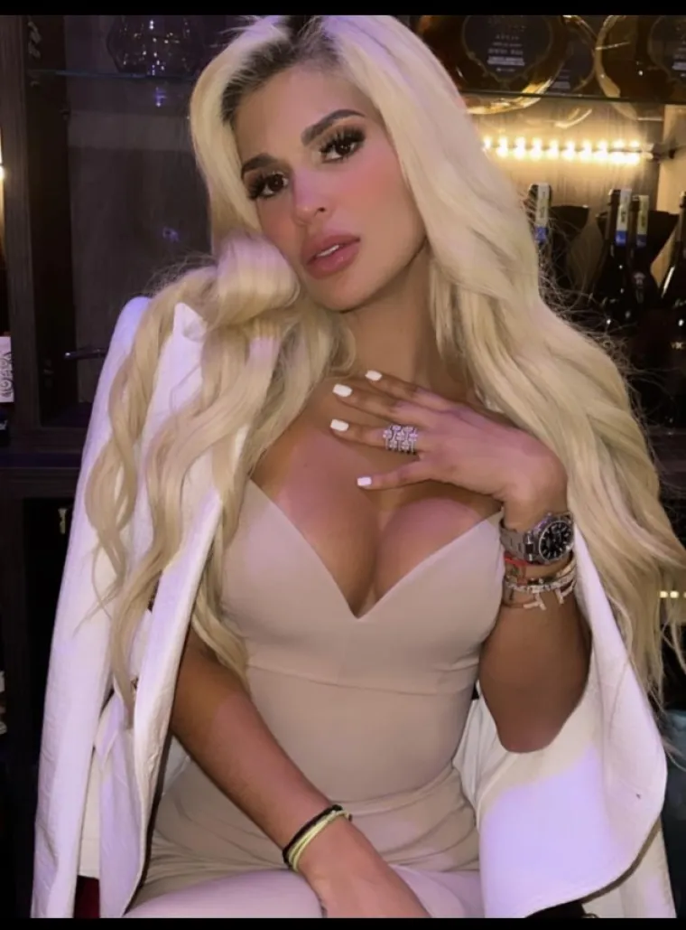 Uhvatila je poznatog nogometa&scaron;a u krevetu s dvije prostitutke, pa onda od njega dobila gadne batine? 'Bila je pijana i ljuta...'