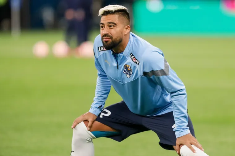 Uhvatila je poznatog nogometa&scaron;a u krevetu s dvije prostitutke, pa onda od njega dobila gadne batine? 'Bila je pijana i ljuta...'