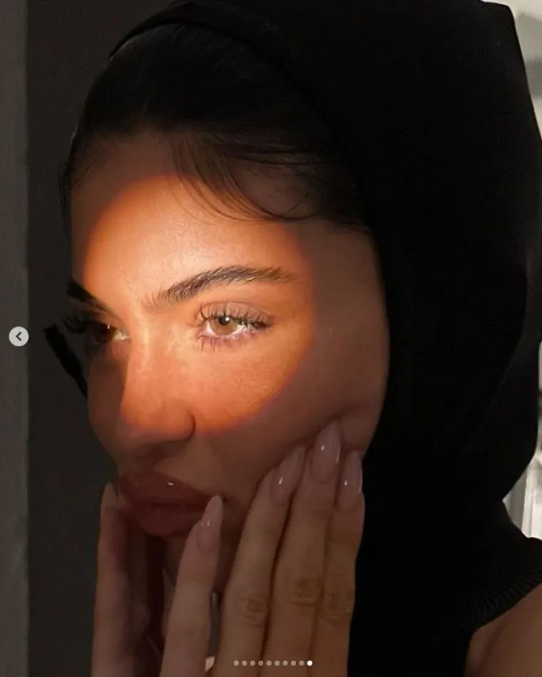Kylie Jenner pozirala potpuno gola pod tušem pa pobrala milijune lajkova: 'Danas je težak dan za njene hejtere'