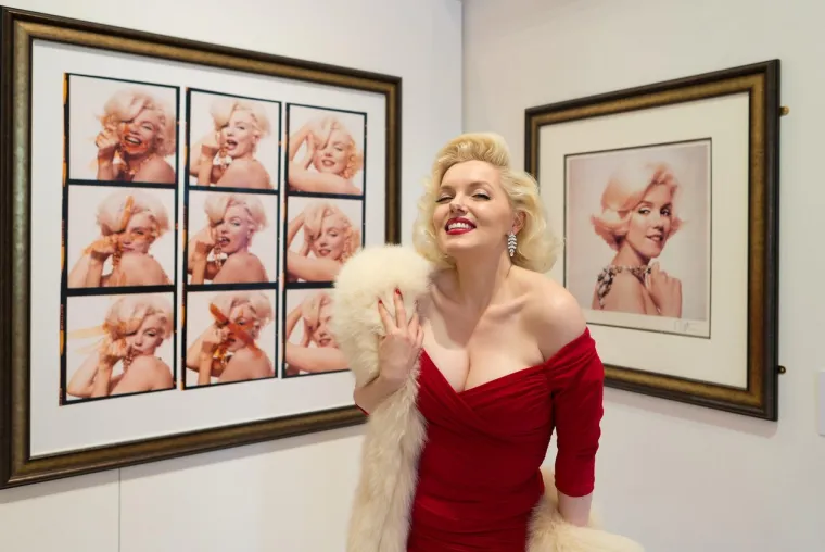 “Jedina stvar koja mi pruža mir je spoznaja da svjetlost pobjeđuje. Tama nikada neće ugasiti svjetlo. Marilynina zvijezda nastavit će sjati i nakon što ovi filmovi istrunu u mrak&quot;, poručila je. Dvojnica Suzie, koja je u svojim 40-ima, još uvijek se bavi modelingom kao Marilyn i glumila je u reklamama za Pepsi, Citroen i Guinness.